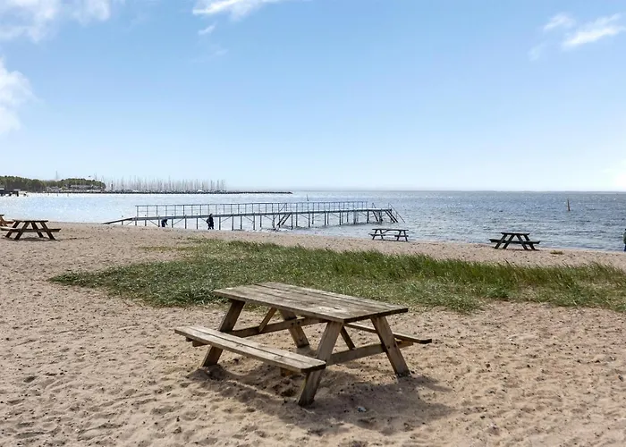 2 Bedroom Gorgeous In Σπίτι διακοπών *